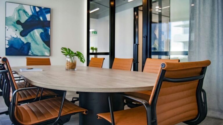 grande table de réunion fixe