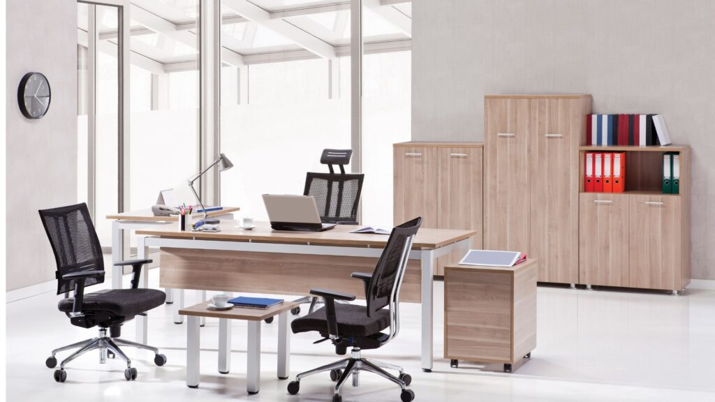 beaucoup de rangements pour bureaux