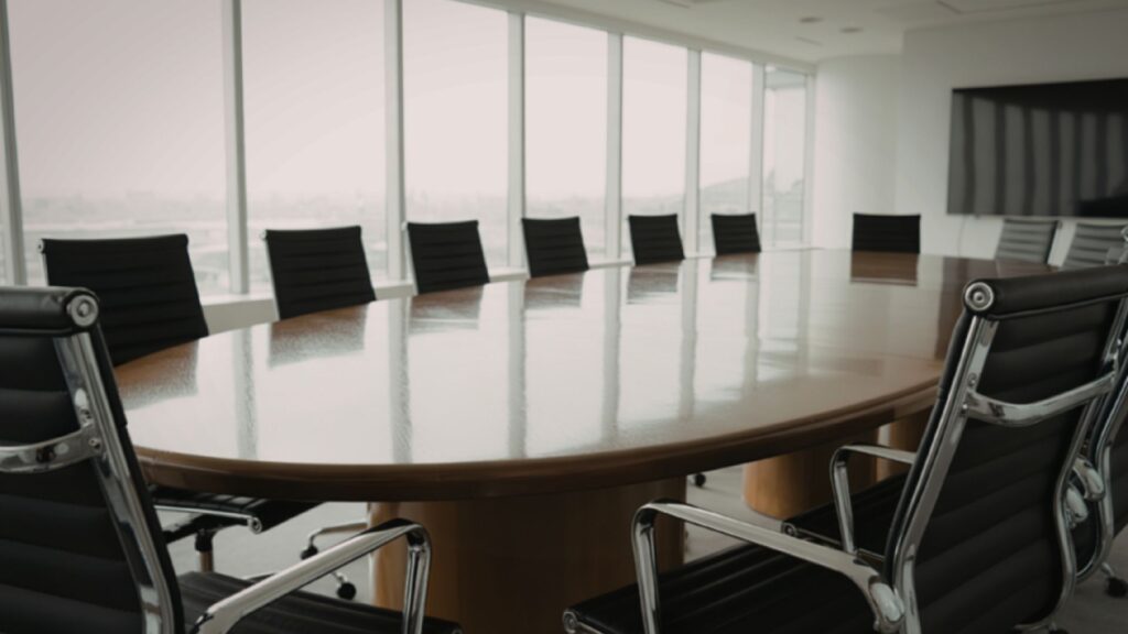 grande table ronde de réunion